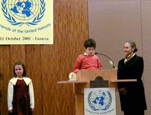Vinderne af den europæiske stile-konkurrence – tre unge mennesker fra Ungarn, Tjekkiet og Østrig – blev hædret ved FN i Genève.